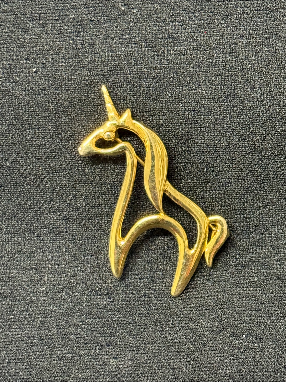 Unicorn Brooch Pin in shiny gold tone